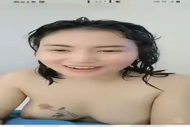 Live Show Cewek Binal Pamer Tubuh Mulus Puas